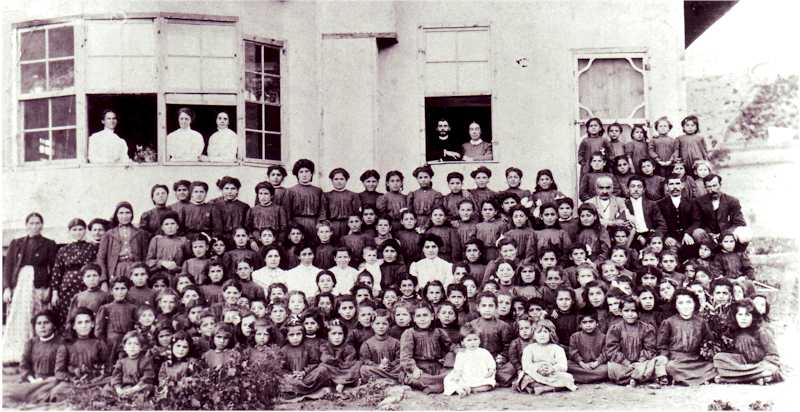 TheOrphansSchoolatEverek1911.jpg